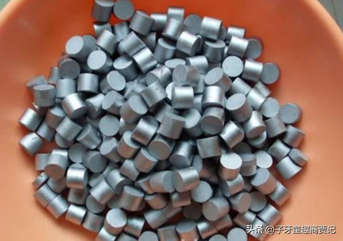 英偉達一夜暴跌10%，比特幣縮水4000美元，美國是否已經是強弩之末