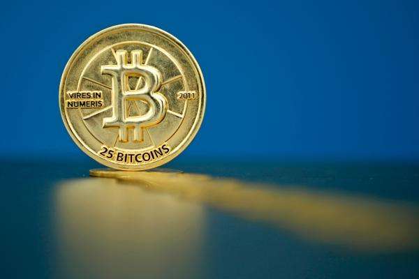 比特幣期貨漲超3.8%站上6萬美元關口